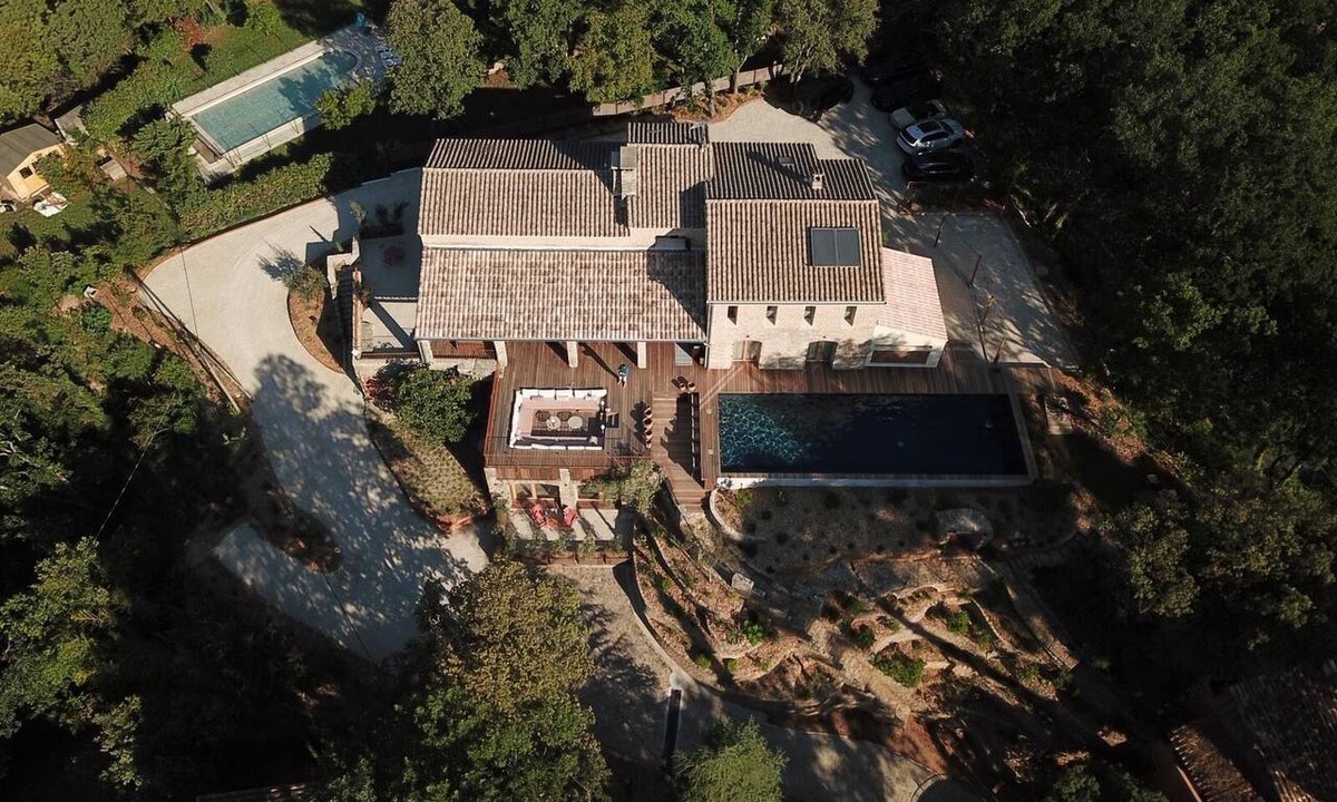 Saint-Saturnin-les-Apt House | Provençal charm with friends or family. Just a stone's throw from Gordes and Roussillon.