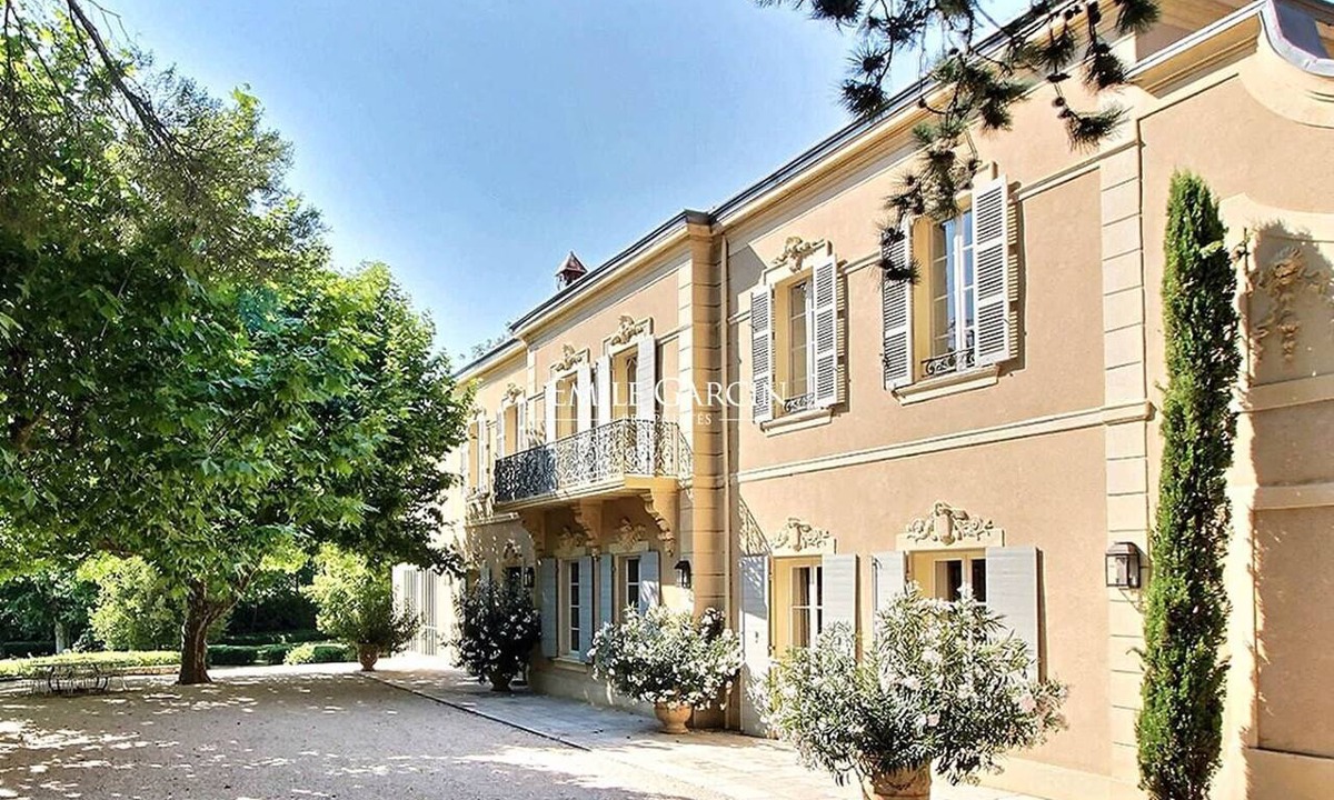 Lambesc House | Provençal country house in Lambesc, estate with a tennis court