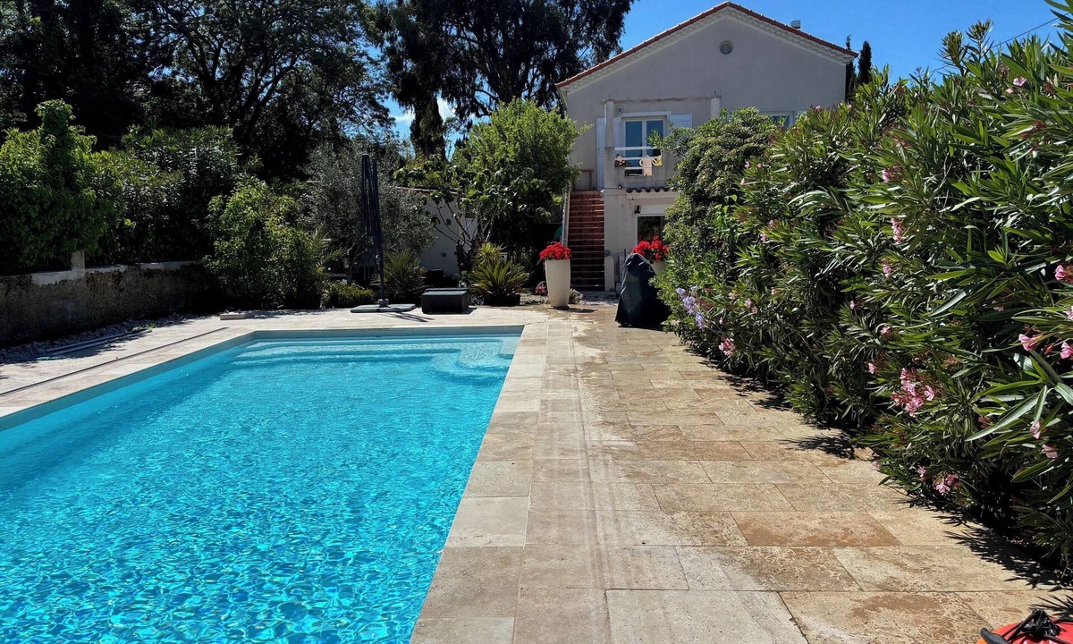 La Garde House | Provencal house with large swimming pool. Close to the sea!