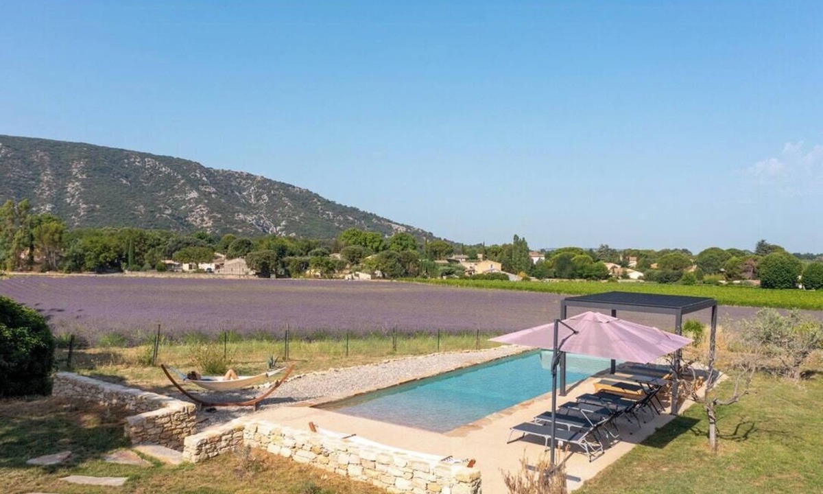 Maubec House | Provençal mansion with pool in Maubec Luberon