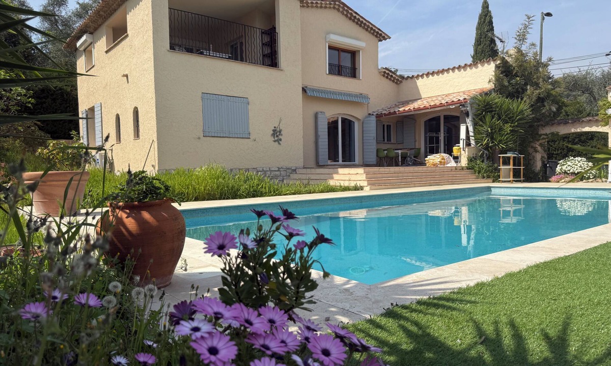 Grasse House | Provencal villa for 10 people with swimming pool and garden in Grasse