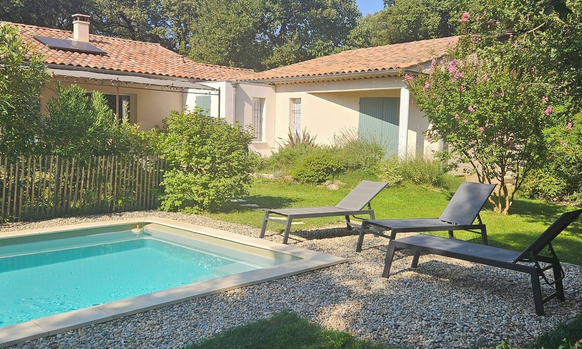 Uchaux Villa | Quiet, air-conditioned Provencal house.