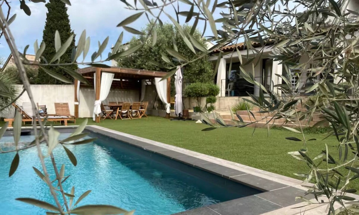 Gardanne House | Quiet house with garden and pool 15 min from Aix en Provence.