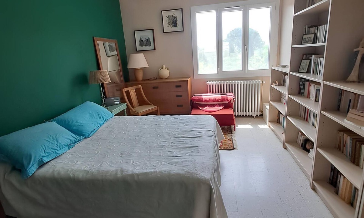 Pelissanne Bed & Breakfast | Quiet, spacious double room in a Provencal villa in Pélissanne.