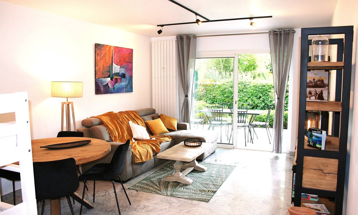 Cagnes-sur-Mer Apartment | Rare 220-square-meter ground-floor apartment by the sea