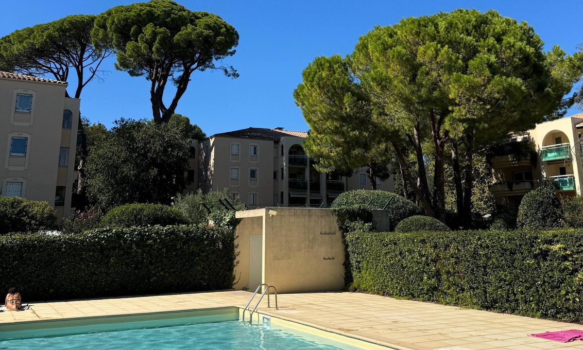Les Beaux-Arts Apartment | Rare at Les Beaux-Arts: garden, swimming pool & 2 parking spaces