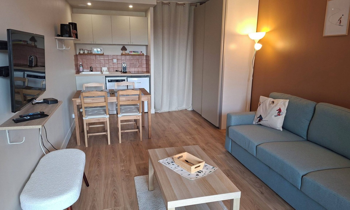 Montgenevre Apartment | Renovated studio with balcony - bright