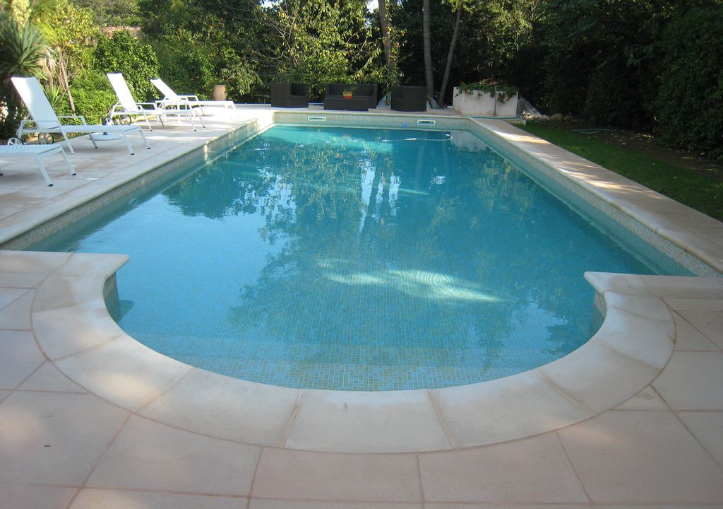Les Baraques Bed & Breakfast | Rent 3 bedrooms in villa with pool in Mougins