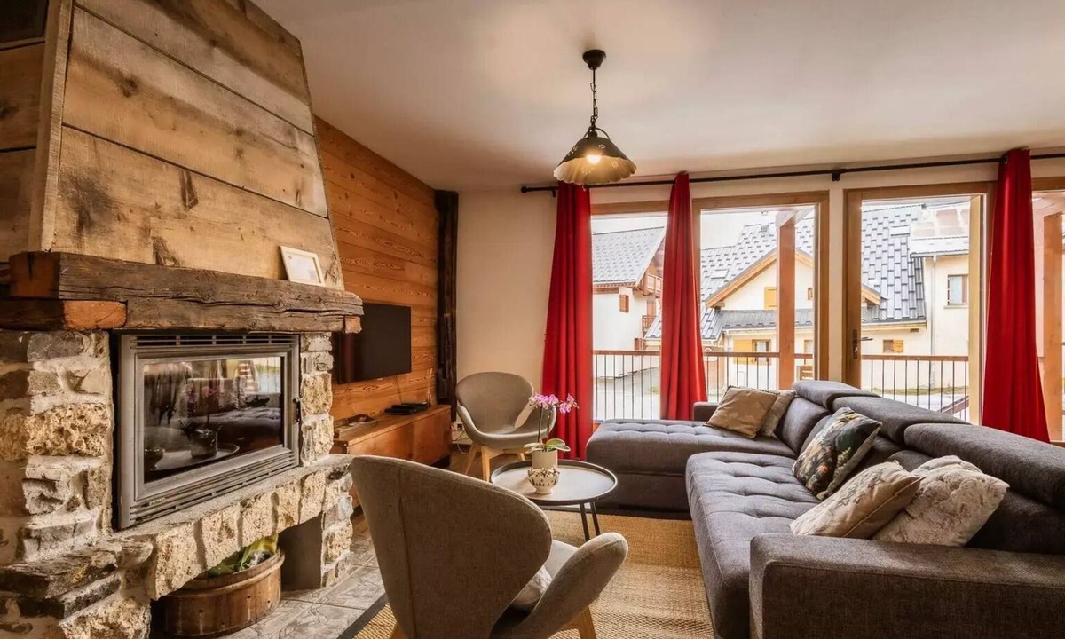 Valloire Apartment | Residence Les Fermes Du Planet - 4 rooms duplex 8 people 5* exposed South
