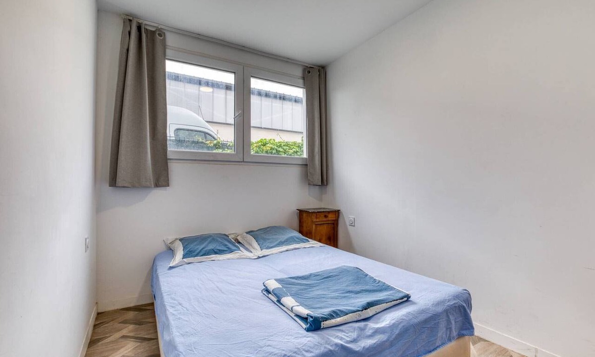 Mudaison Apartment | Room 7 with Shared Terrace and Wi-Fi, 10 Minutes from the Beach