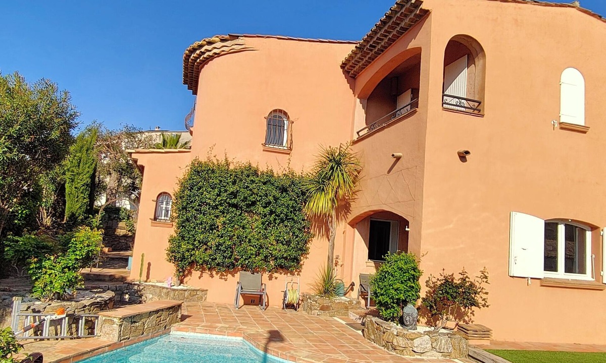 Sainte-Maxime Villa | Sainte Maxime Var beautiful, quiet villa 4 air-conditioned bedrooms Private pool
