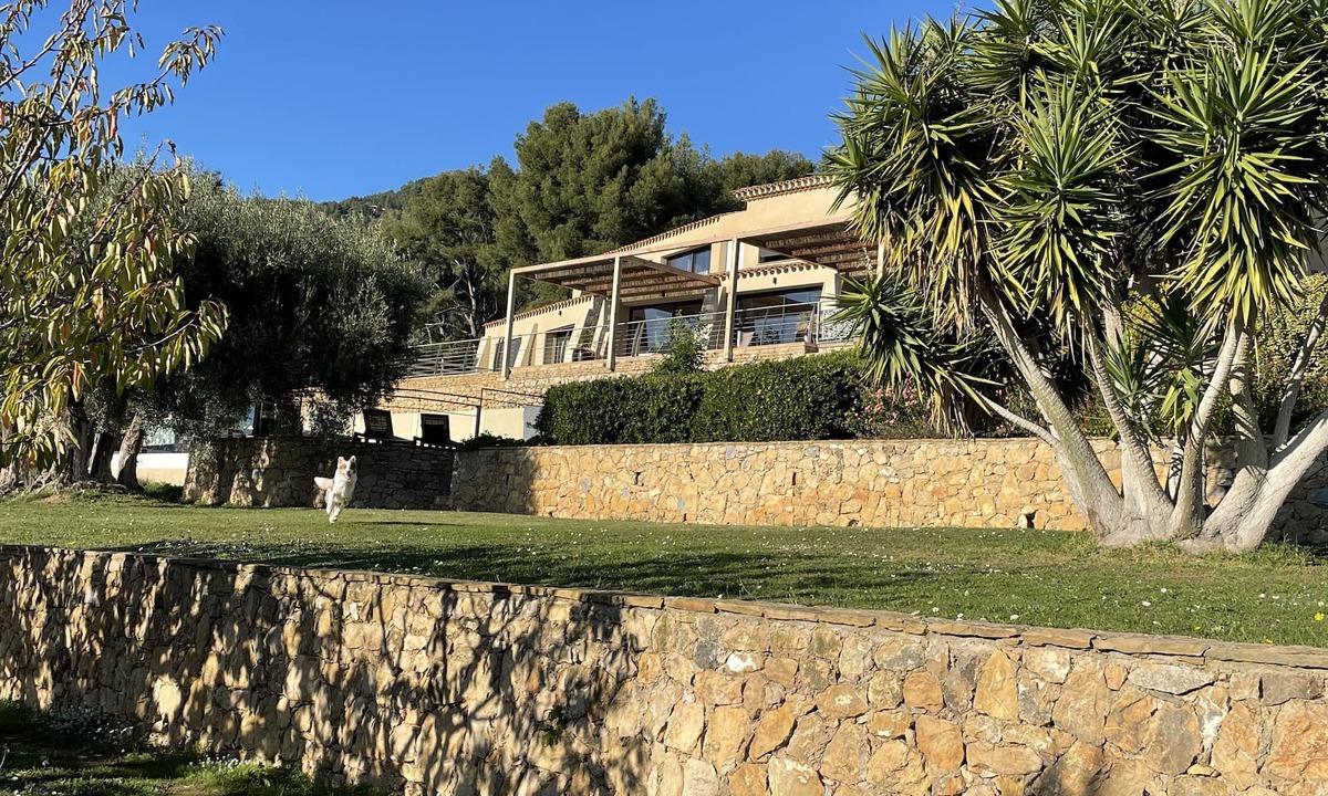 Ollioules Cottage | Sanary-sur-Mer: holiday rental with sea view on a 7,000 m² estate, sleeps 4.
