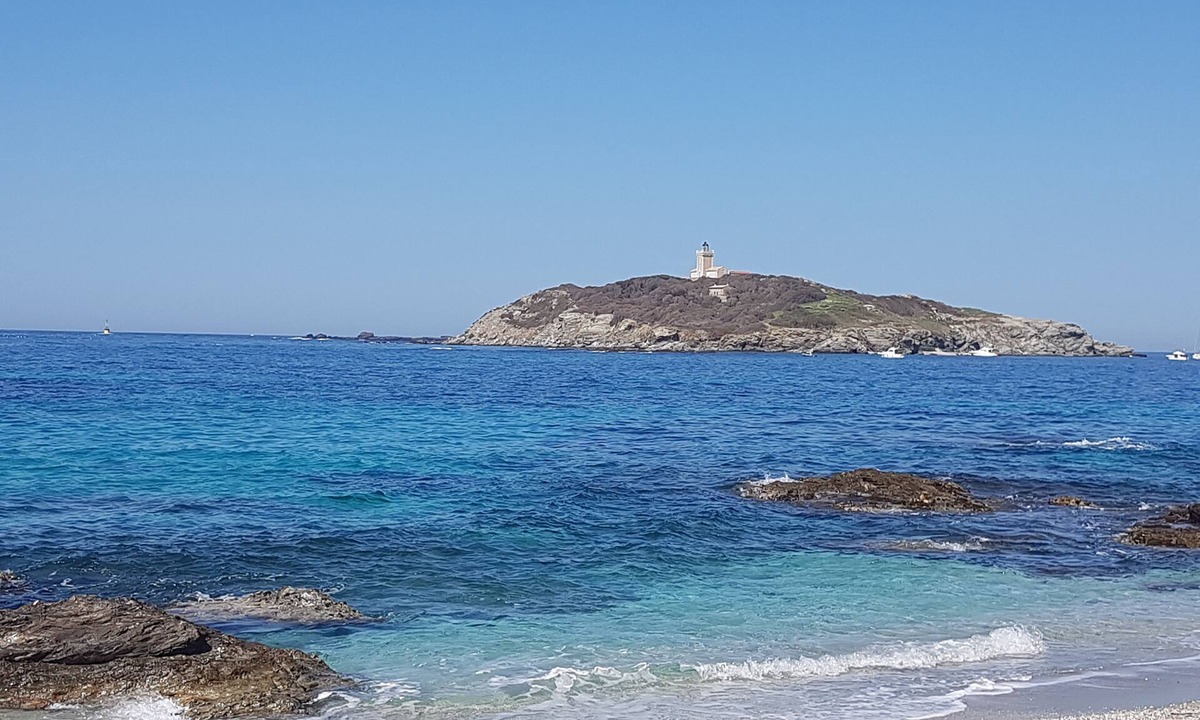 Six-Fours-les-Plages Apartment | Six fours les plages F2 any comfort to 150 m of the beach, restaurants & trade