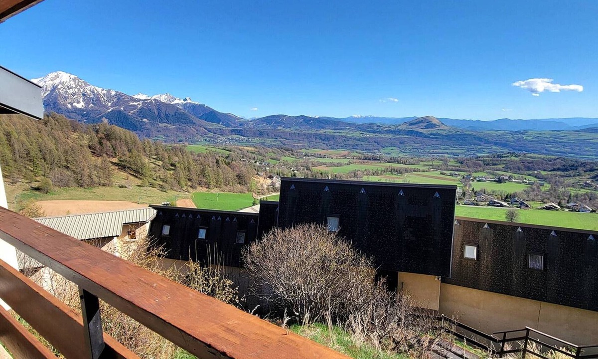 Saint-Michel-de-Chaillol Apartment | Ski-In/Ski-Out Apt - 2 Bdrms, Sleeps 4, South-Facing Balcony, Pet-Friendly, Bright Living Area