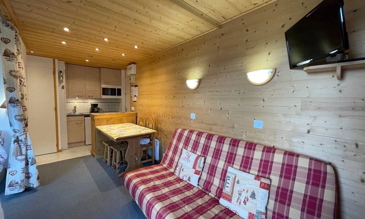 Les Avanchers-Valmorel Apartment | Ski-in/ski-out studio, near ESF, renovated, Valmorel