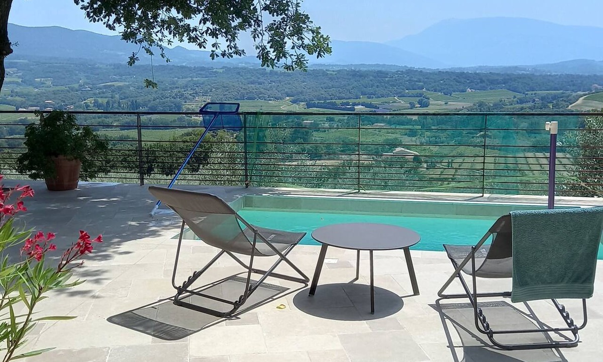 Mirabel-aux-Baronnies Cottage | SMALL PROVENÇAL FARMHOUSE FOR UP TO 2 PEOPLE, 6 KM FROM VAISON, IN A QUIET LOCATION FACING THE VENTOUX