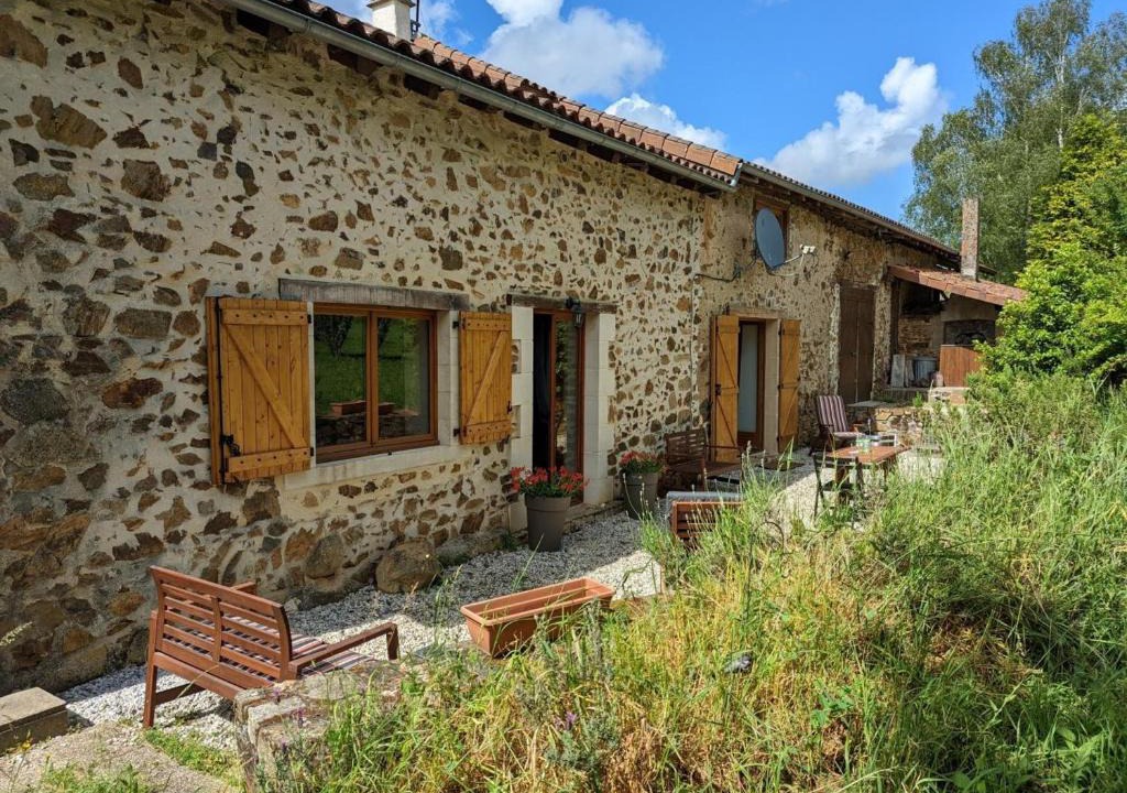 Massignac House | Spacieuse maison à Massignac avec jardin privatif - FR-1-653-213
