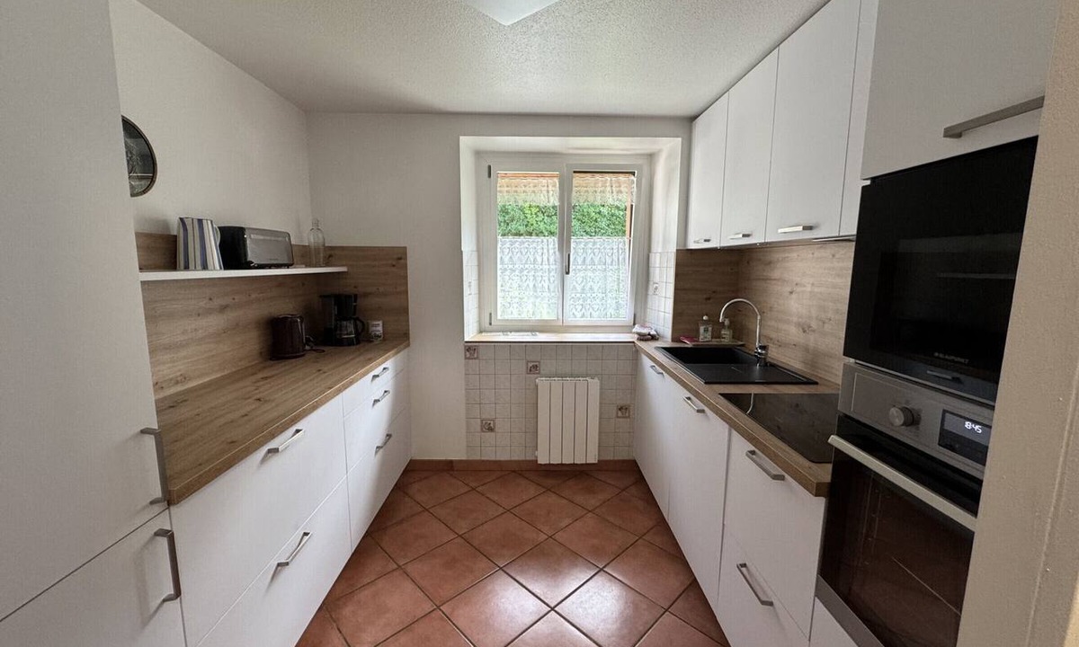 La Salle-les-Alpes Apartment | Spacious 4-Room Apartment for 8 with Balcony & Fireplace, 300m from Slopes
