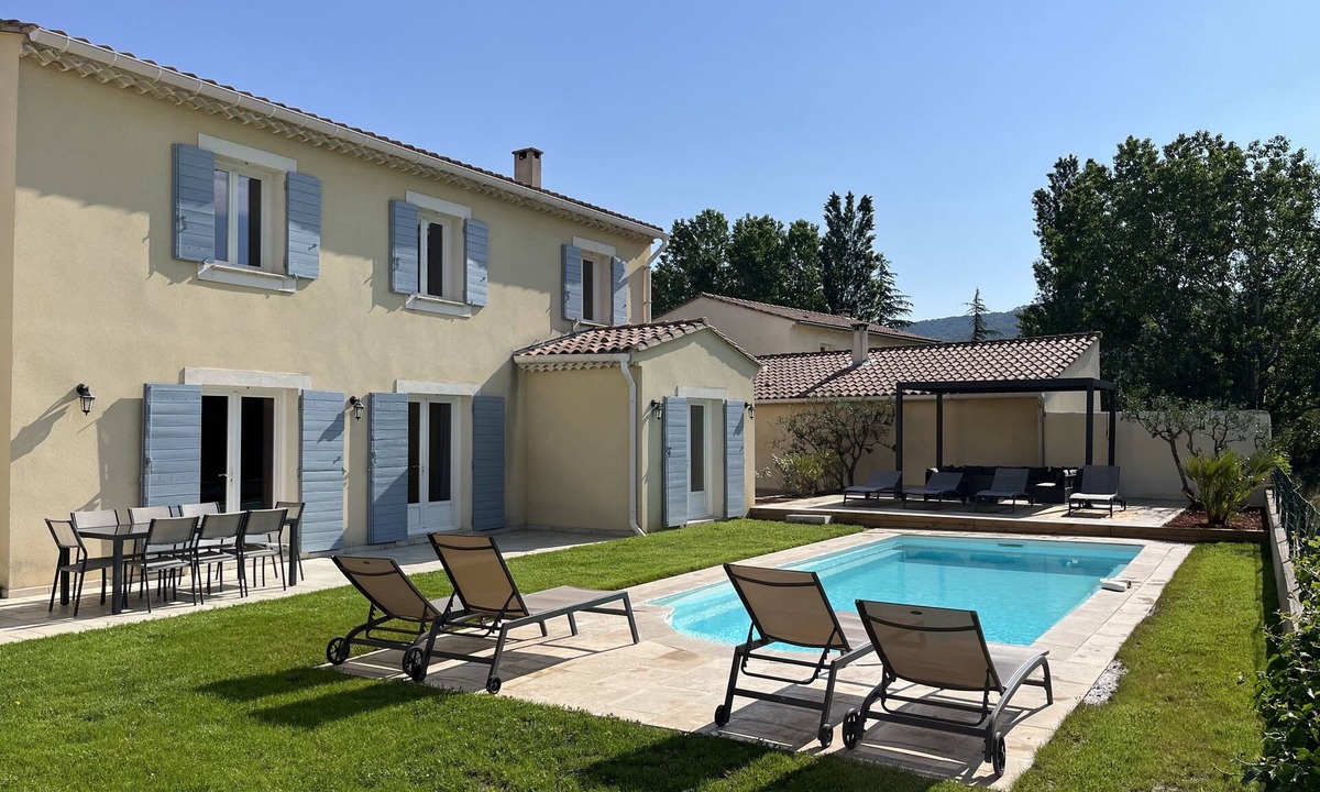 Vaison-la-Romaine Villa | Spacious 6-bedroom villa with a private pool and views of the vineyards