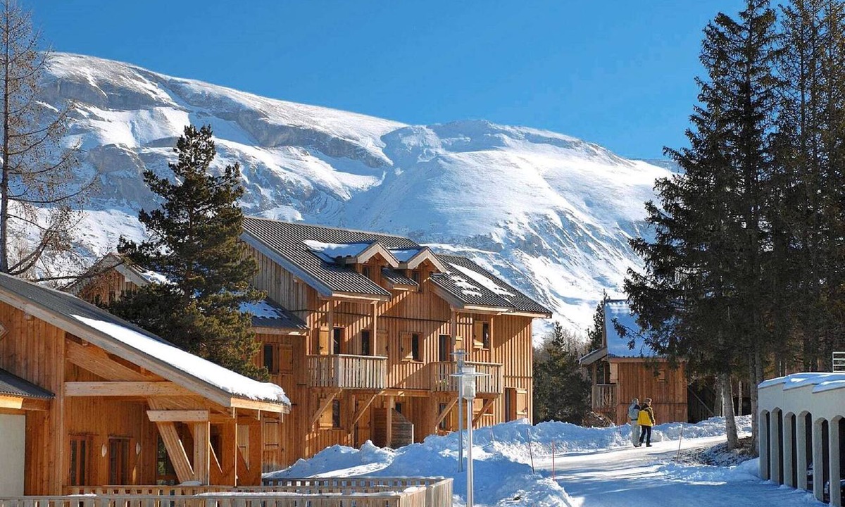 Saint-Etienne-en-Devoluy Apartment | Spacious Alpine Chalet