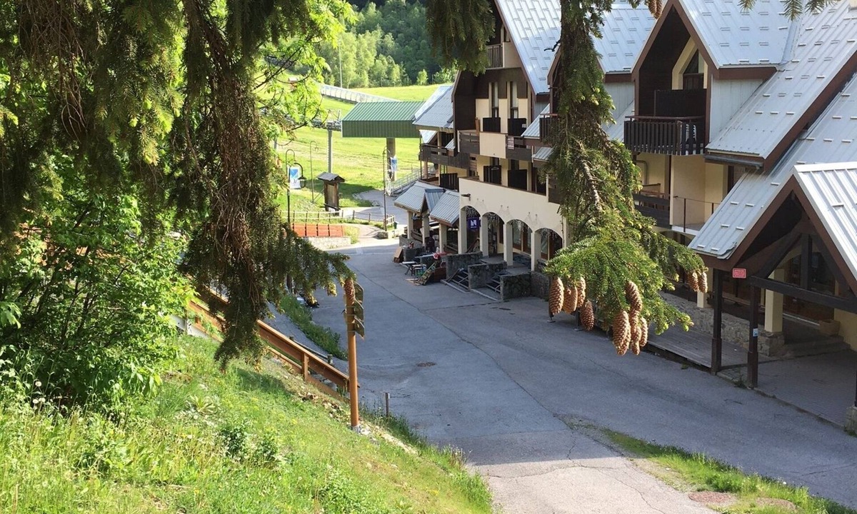 Oz-en-Oisans Apartment | Spacious and pleasant 62 m2 apartment in a family resort