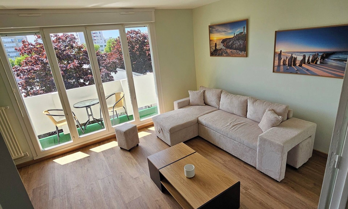 Bellevue Apartment | Spacious apartment - Completely renovated - 50 meters from the tram - Shops - 10 minutes from downtown