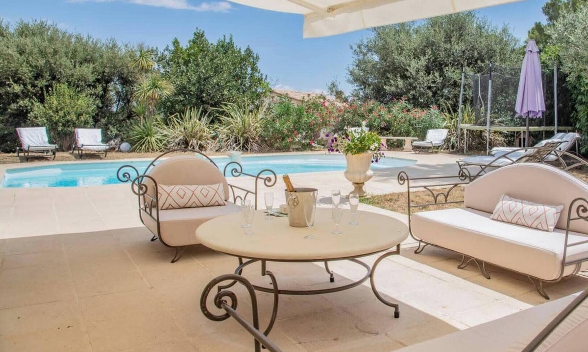 Peymeinade Villa | Spacious Family Home in Peymeinade – Sleeps 10 – Pool & Garden