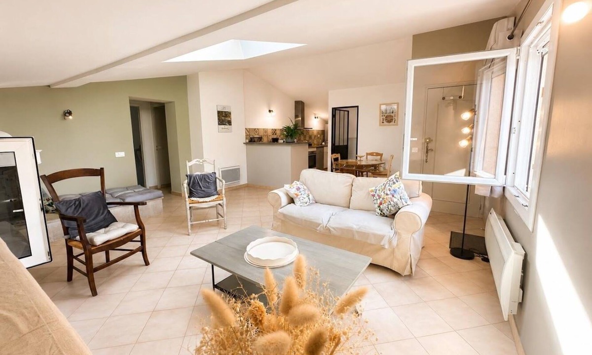 Gargas Apartment | Spacious gîte in Provence, 2 bedrooms, air conditioning, wifi fibre, parking
