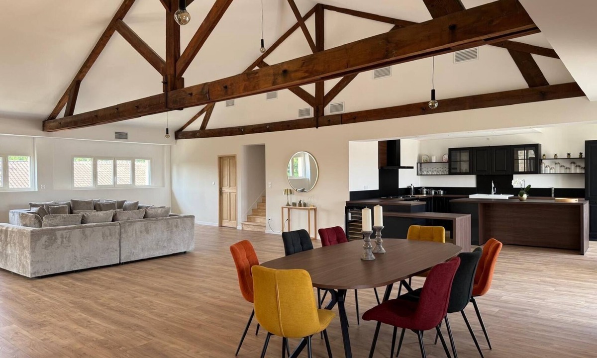 Orange Apartment | Splendid apartment in Orange town center