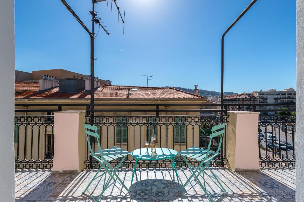 Cimiez Apartment | Squared Head-Apartment with Terrace in Nice