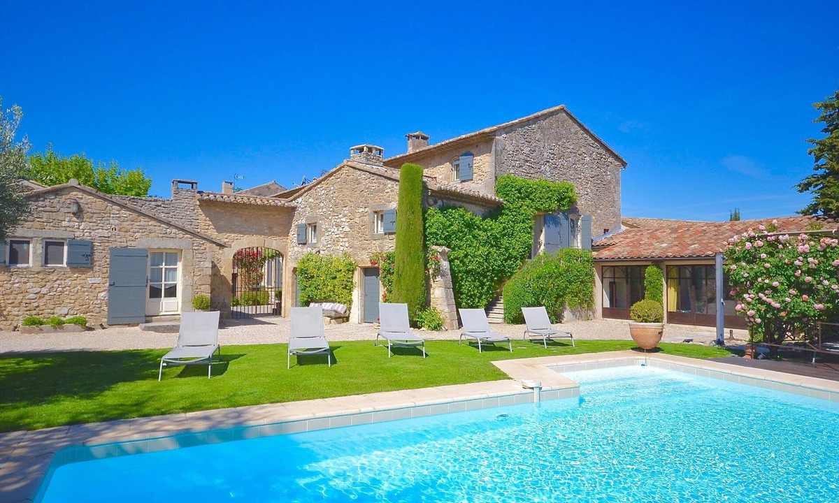 Robion Villa | St Roch: Luxury farmhouse from the 18th century with heated pool