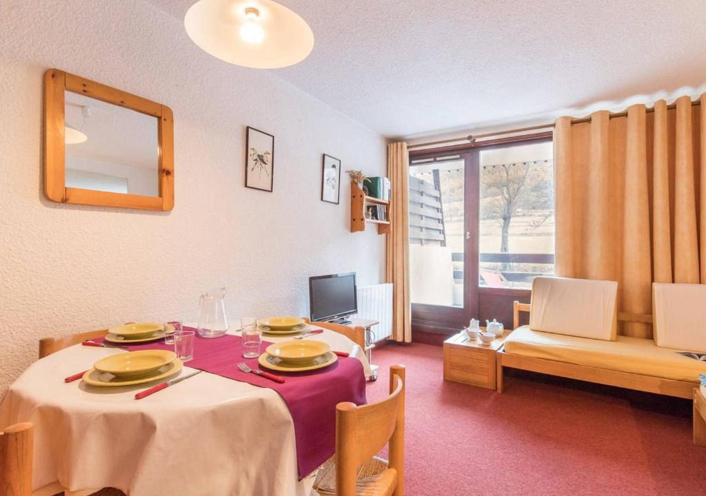 La Salle-les-Alpes Apartment | Studio 4 pers. - Ski-in/Ski-out, Piscine, Parking, 50m des remontées mécaniques - FR-1-330F-163