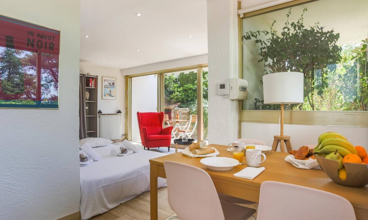 California - Pezou Apartment | Studio A/C La Californie with patio by Olidesi
