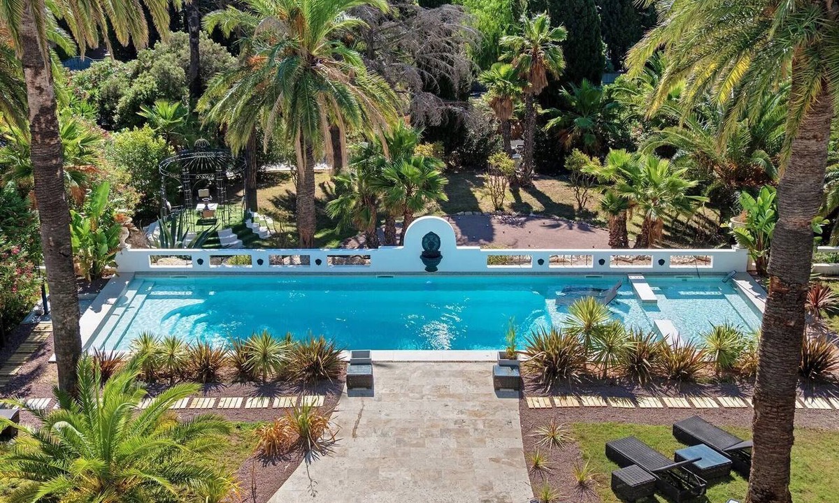 Le Dramont Villa | Studio Apartment 'Le Sémaphore' with Shared Pool, Wi-Fi and Air Conditioning