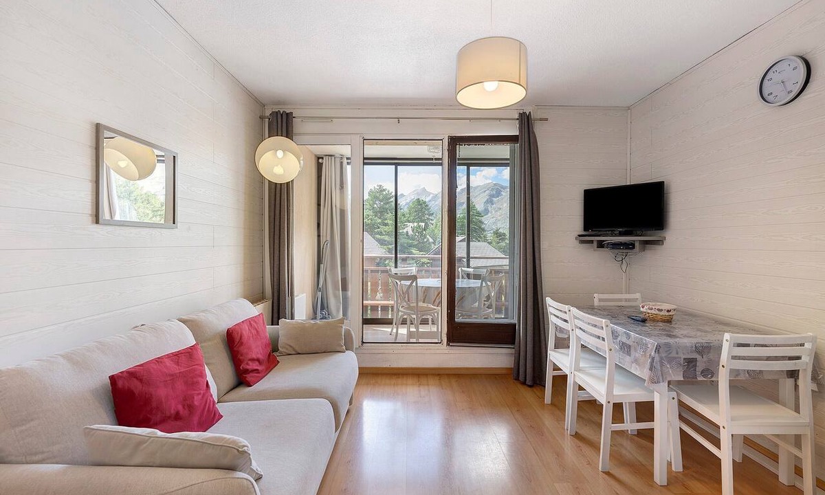 La Joue du Loup Apartment | Studio Apartment "Les Fontettes 2" near Slopes with Balcony & Shared Pool