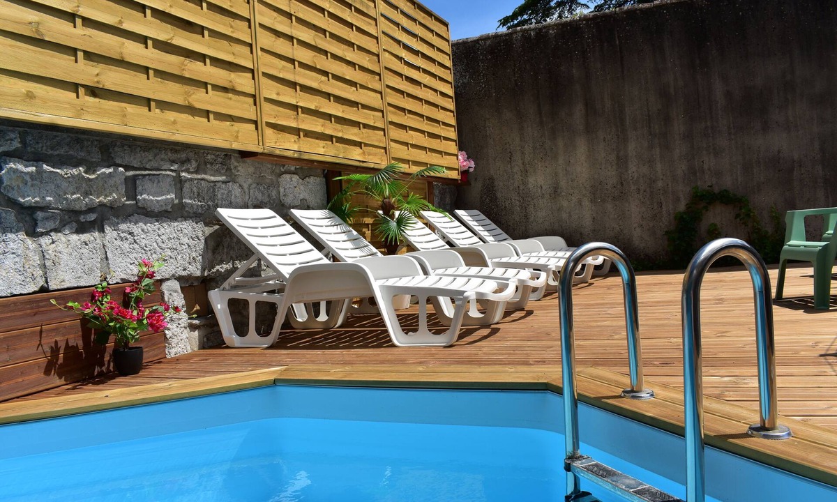 Ruoms Apartment | Studio Avec Piscine 10 min à Pied de la Rivière et 5 min du Centre