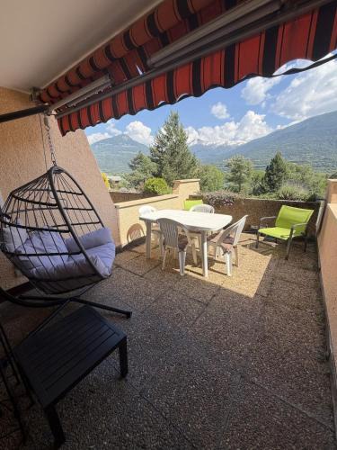 Embrun Apartment | studio by the lake, at the foot of the ski resort