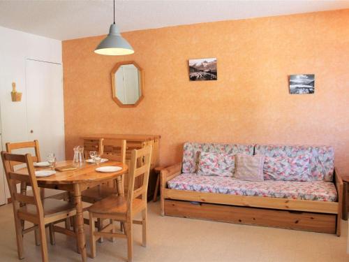 Les Claux Apartment | Studio cabine 6 couchages proche pistes et commerces à Vars - FR-1-330B-138