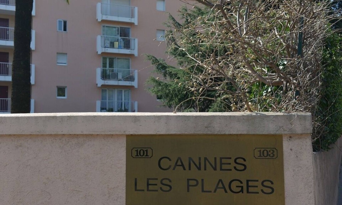 Cannes La Bocca Apartment | STUDIO in a nice fenced residence - with pool and private parking