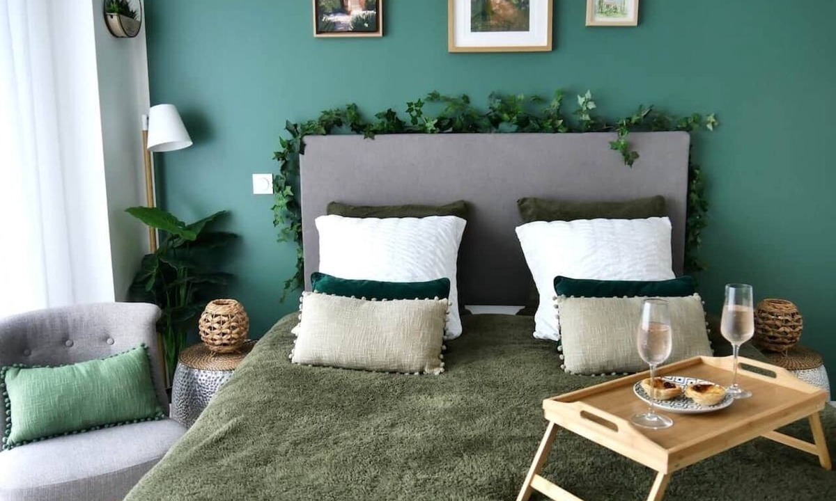 Eguilles Apartment | "Studio Vert": the spirit of a Provençal forest
