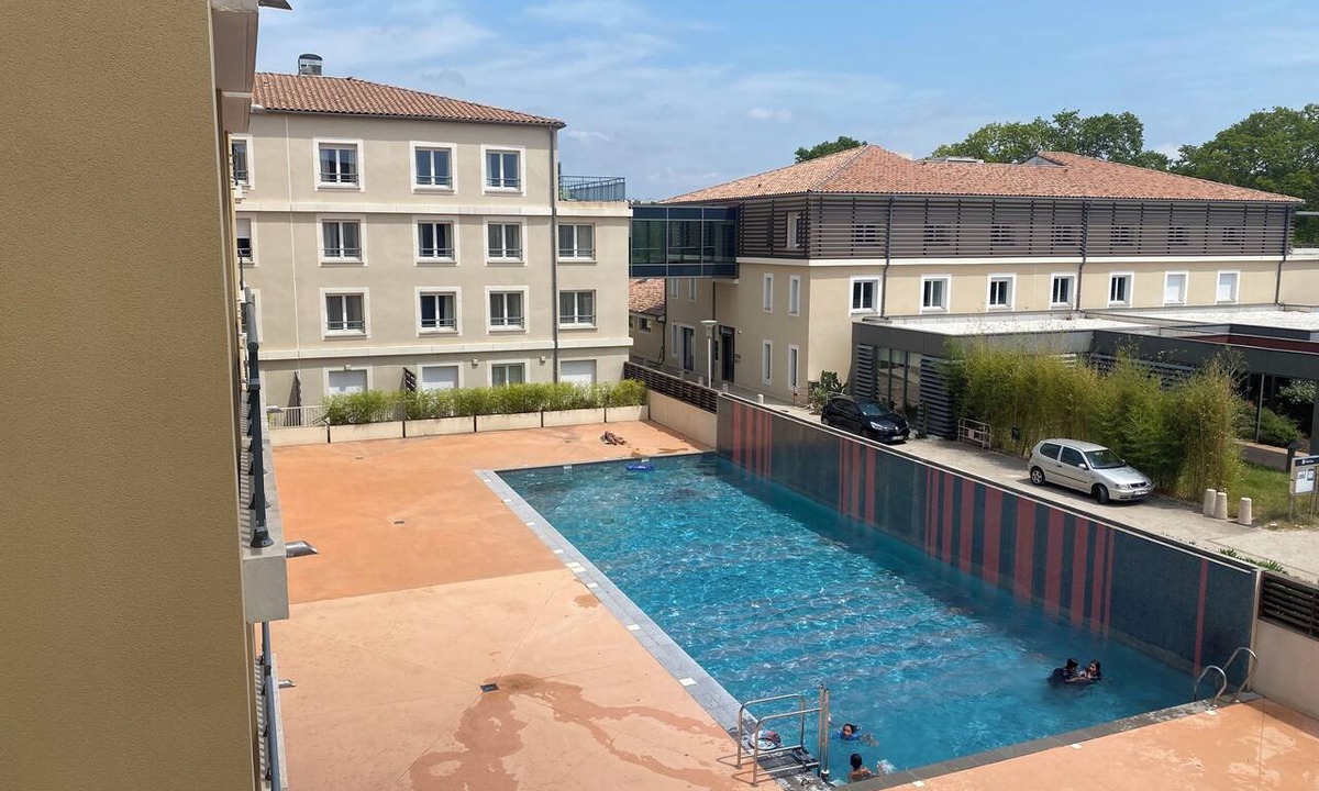 Juvignac Apartment | Studio with a view of the pool, near the beach and downtown