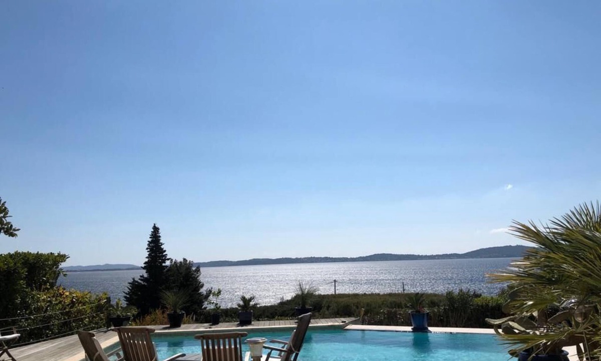 Carqueiranne Villa | Stunning sea view, aircon, heated infinity pool, quiet neighborhood, 6 rooms