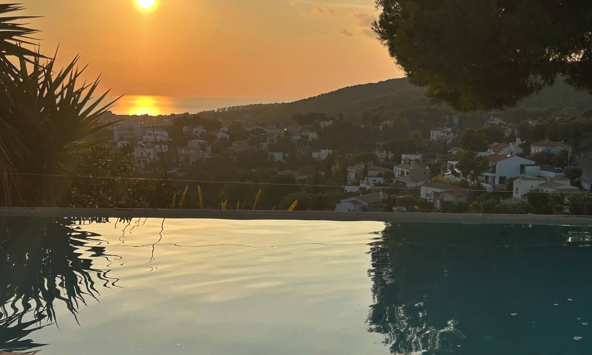 Bandol Villa | STUNNING VIEW OF BANDOL BAY—VILLA 24 BAIE