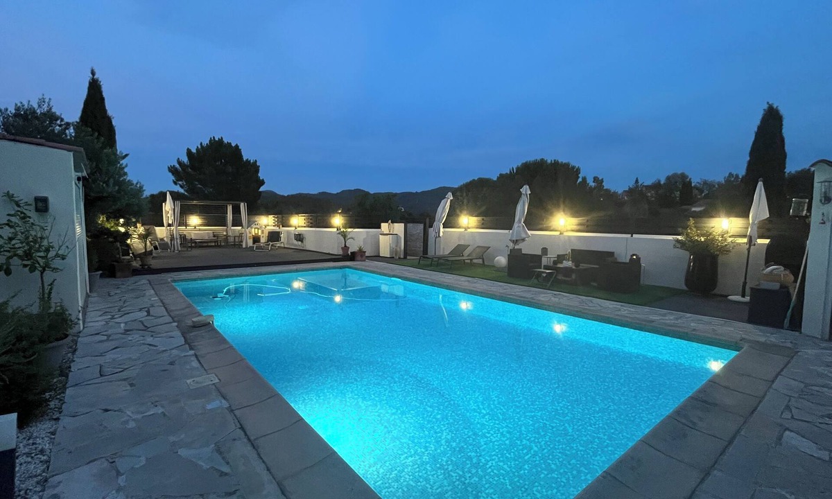 Les Esterets du Lac House | Stunning Villa & Garden, peaceful, large private pool, near the lake and beaches