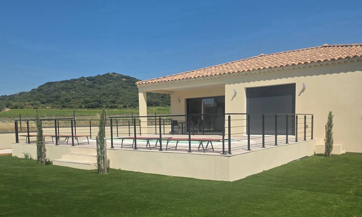 Tavel House | Stunning Villa with All the Comforts (1–9 People)
