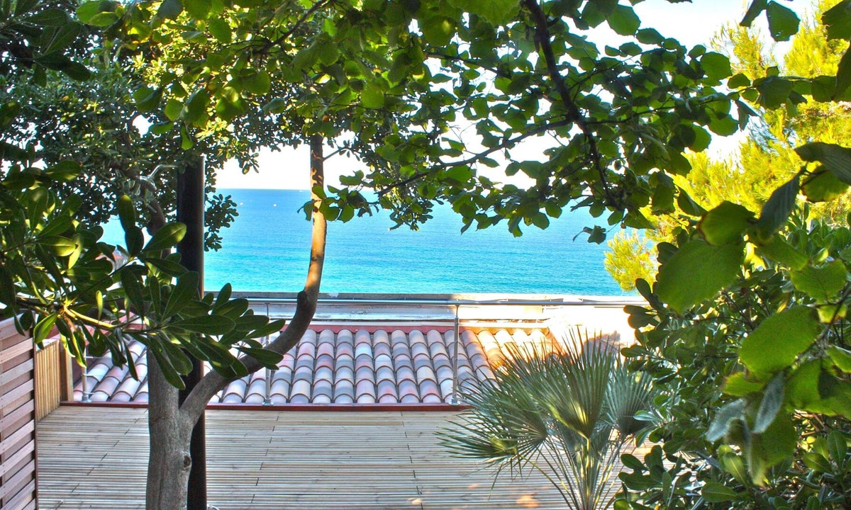 Roucas-Blanc House | Sublime MAISONETTE not attached 2 Terraces FRONT DE MER and Beach, Marseille