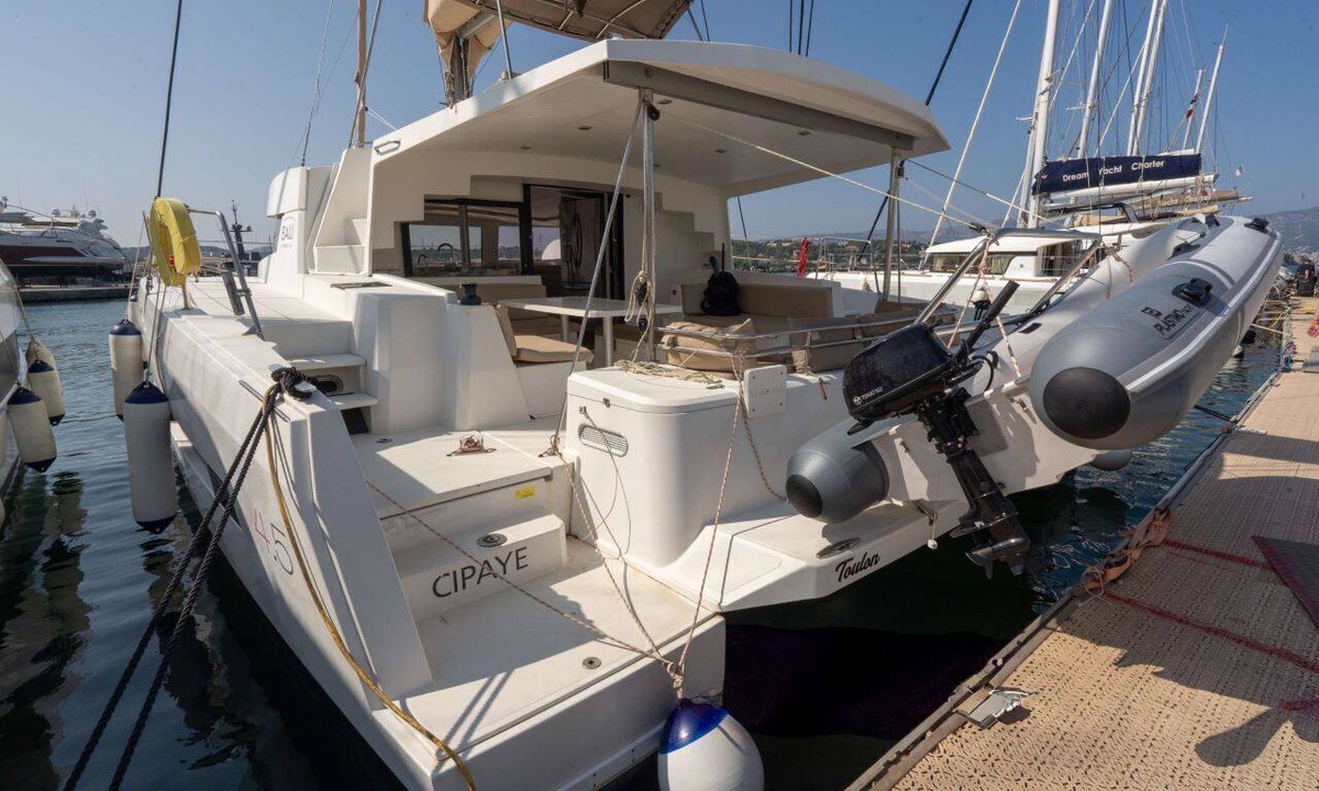 Saint-Mandrier-sur-Mer Boat Rental | Sun-Kissed Sailing Adventure in Provence-Alpes-Côte d'Azur