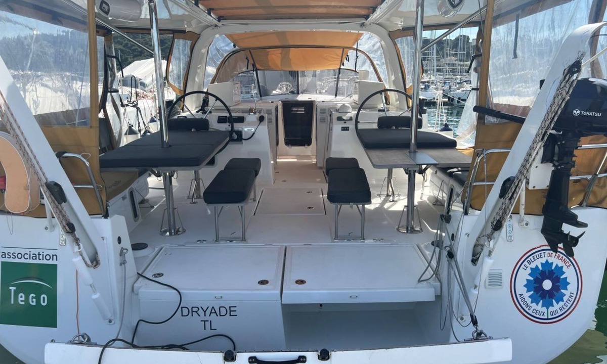 Saint-Mandrier-sur-Mer Boat Rental | Sun-Kissed Sailing Adventure in Provence-Alpes-Côte d'Azur