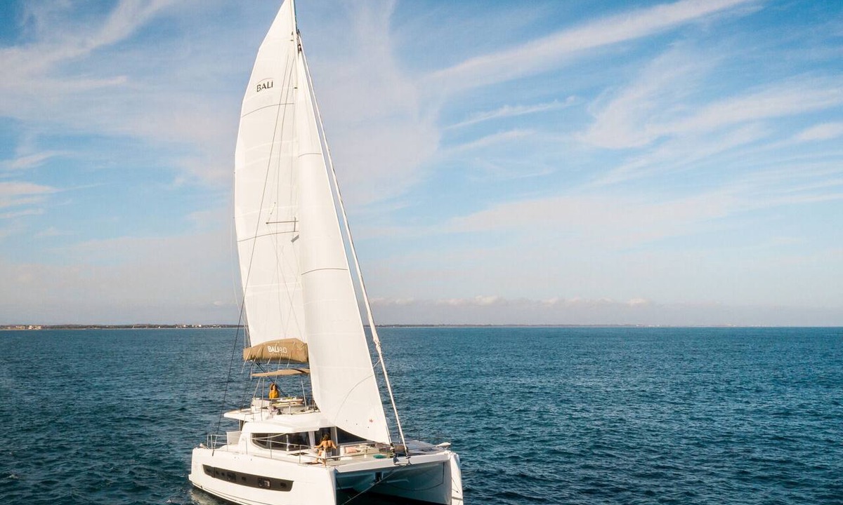 Saint-Mandrier-sur-Mer Boat Rental | Sun-Kissed Sailing Adventure in Provence-Alpes-Côte d'Azur