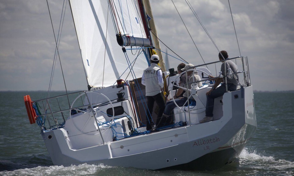 Antibes City Centre Boat Rental | Sun-Kissed Sailing Adventure in Playa de Juan-les-Pins